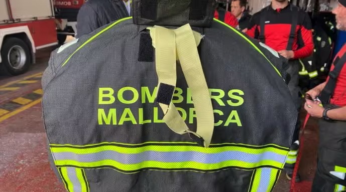 Los bomberos rescatan a una mujer lesionada en Cala Moltó (Artà)