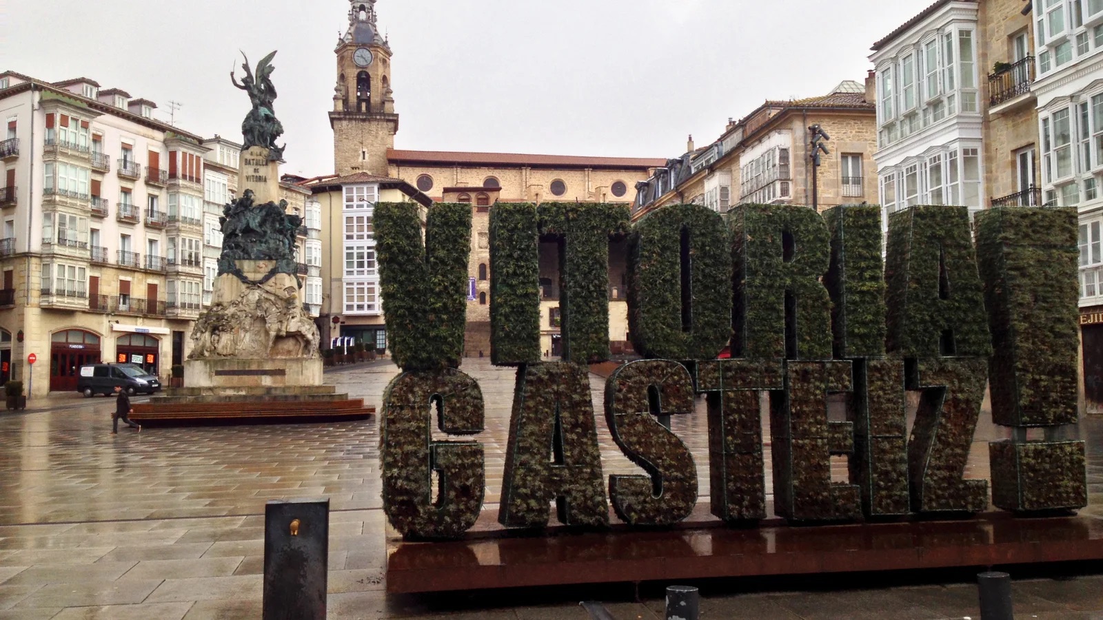 Tres nonagenarios, heridos leves tras ser atropellados en un peligroso paso de peatones de Vitoria