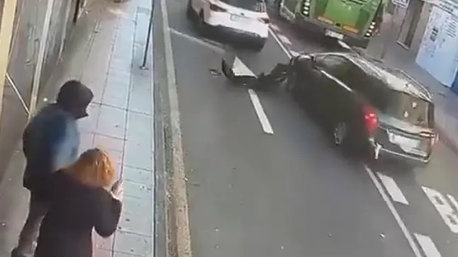 Persecución policial con tiroteo en centro de Parla: vehículo robado causa cuatro heridos leves