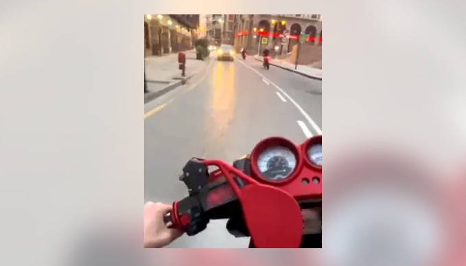 Investigados once menores y un adulto por carreras ilegales de ciclomotores en Cantabria