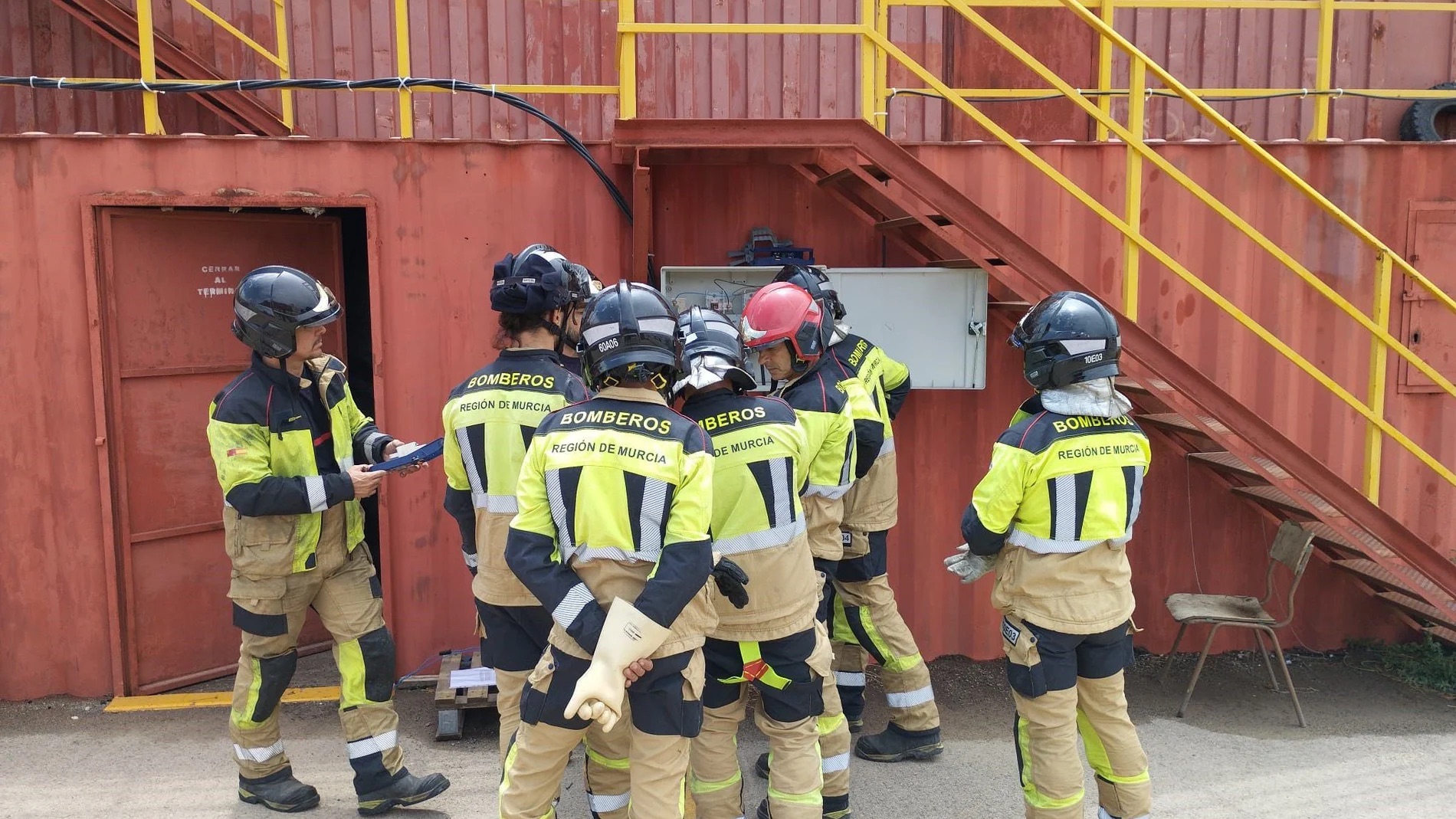Incendio en un concesionario de Espinardo (Murcia) controlado sin daños personales