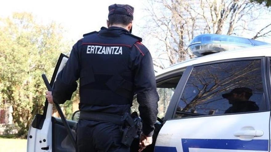 A prisión un hombre tras intentar asesinar a su compañero de piso con un cuchillo en Donostia