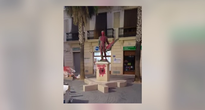 Vandalizan con pintura la escultura del torero Enrique Ponce en su localidad natal, Chiva (Valencia)