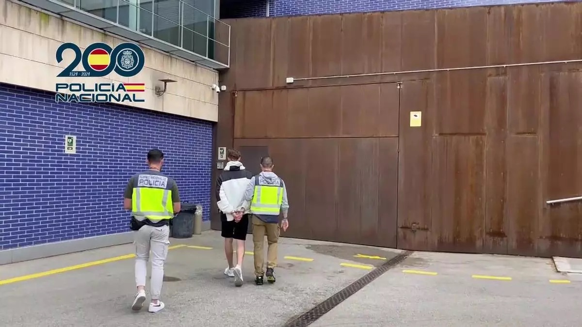 Detenido en Barcelona un “falso Casanova” que grababa vídeos ocultos en sus cursos de seducción y los difundía