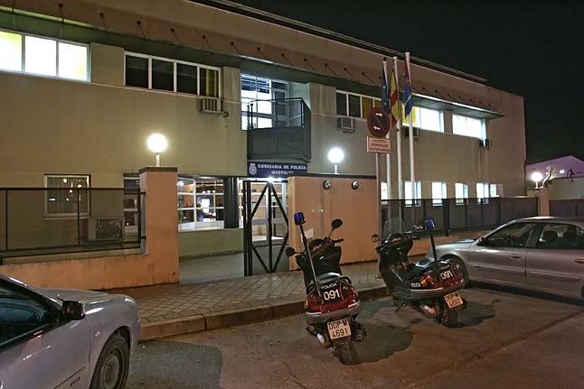 Atraco con pistola a una mujer en Móstoles: su hijo, herido leve al intentar defenderla