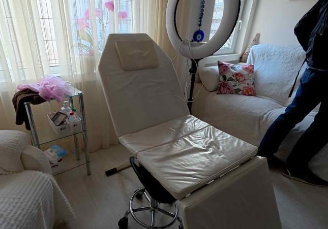 Cae una clínica estética clandestina en Reus que inyectaba bótox de contrabando en un piso del barrio de Llevant