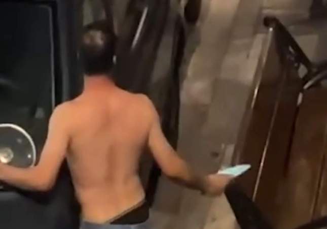 Un hombre armado con un cuchillo siembra el pánico en el centro de Tarragona