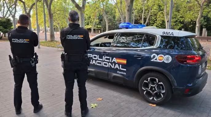 Detenido en Valladolid tras robar el móvil a un hombre y tratar de abrir coches de madrugada