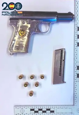 La Policía Nacional detiene en Santander a un hombre armado con una pistola cargada en el polígono de Candina