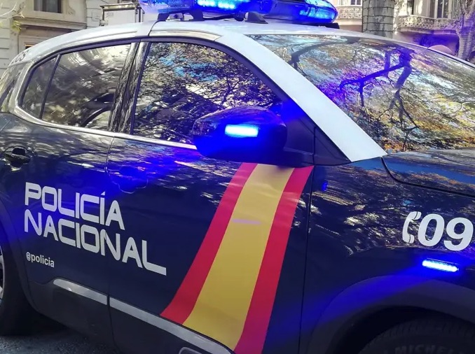 Detenidos dos hombres por atracar tres farmacias a punta de navaja en Madrid