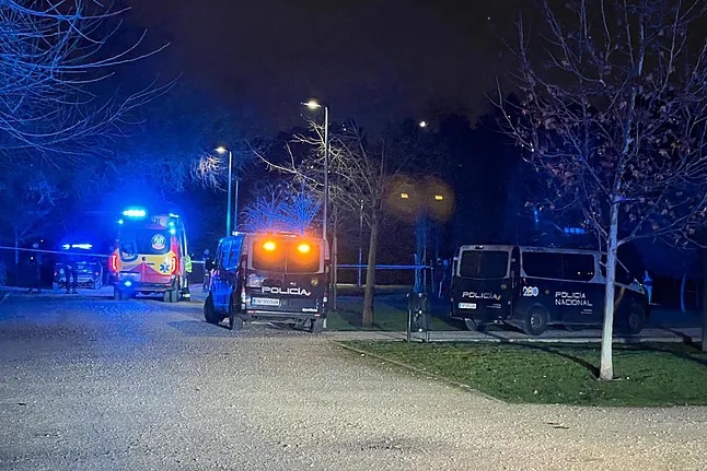 Una mujer resulta herida grave en Villaverde tras ser atacada por la espalda por su expareja con una botella rota