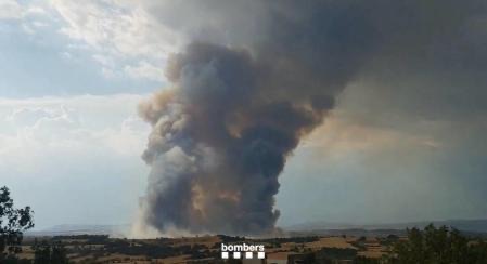 Dos muertos y más de 6.500 hectáreas arrasadas en el primer gran incendio del año en la Segarra (Lleida)