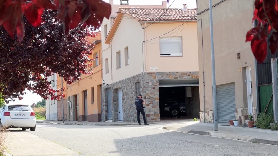 Dos muertos y cinco mossos heridos, tres graves, en un tiroteo tras un atrincheramiento en Calldetenes (Barcelona)
