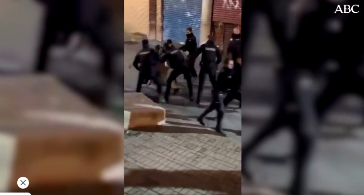 Reyerta en La Cubierta de Leganés: detenido tras lanzar un adoquín a policías; 5 agentes heridos