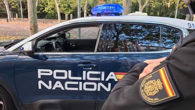 Detenidos in fraganti en Móstoles por robar tarjetas a ancianos y estafarles 10.000€