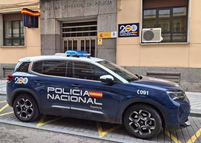 Detenido y puesto en libertad tras intentar agredir al dueño de un bar de Pajarillos y golpear a policías