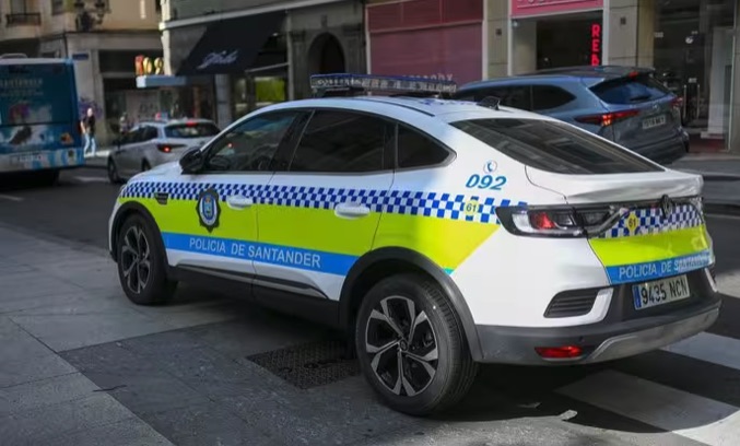 Detenido en Santander por violencia de género y destrozar un coche patrulla tras su arresto