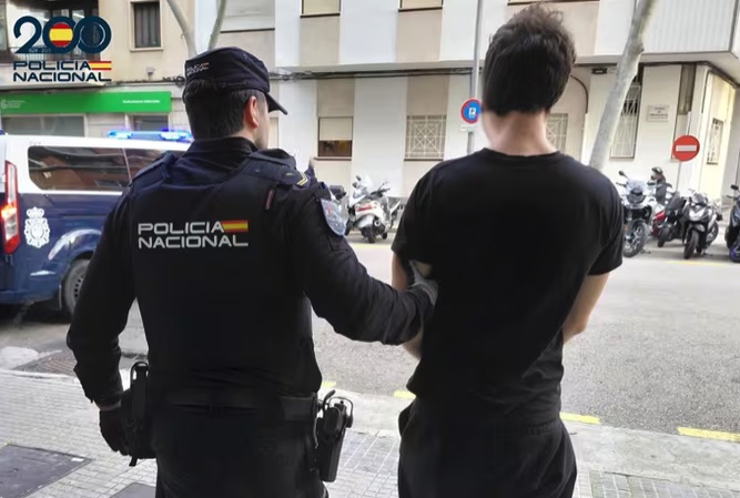 Detenido en Palma por provocar un accidente, agredir a la conductora y robarle el coche tras una discusión