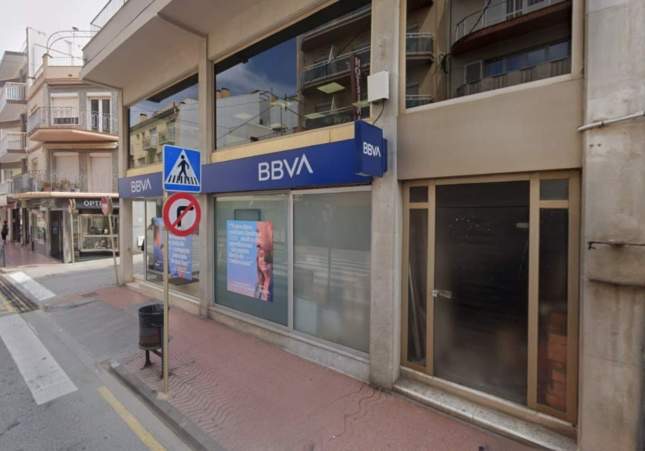 Dos jóvenes obligan a una mujer de 83 años a subir a un coche y le roban joyas y 12.000 euros en Palamós