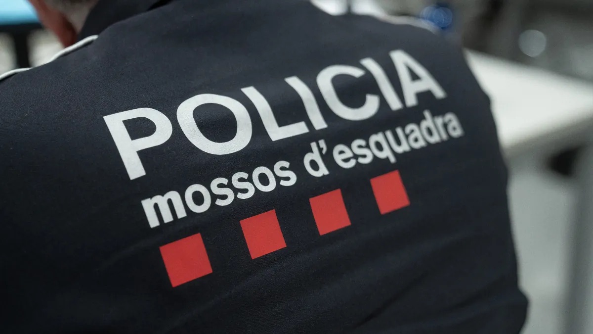 Detenido un joven de 20 años tras matar a puñaladas a la pareja de su madre en un piso de Sant Andreu