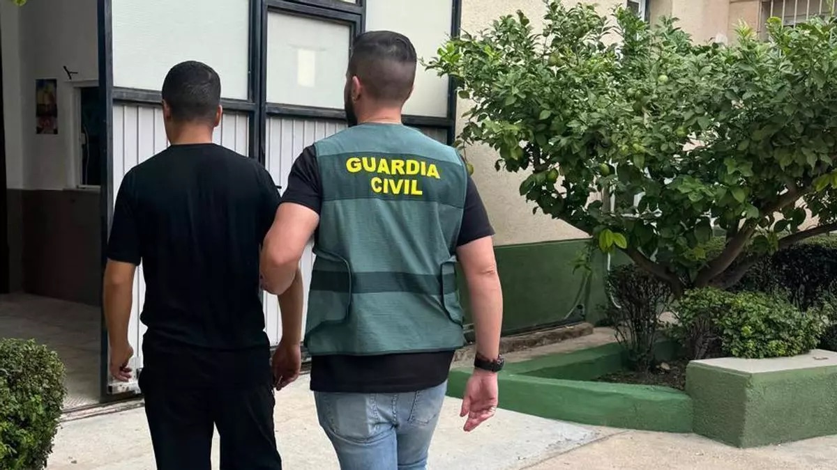 Dos detenidos por apalizar, amordazar y abandonar en un descampado a un hombre al que conocieron por una app de citas