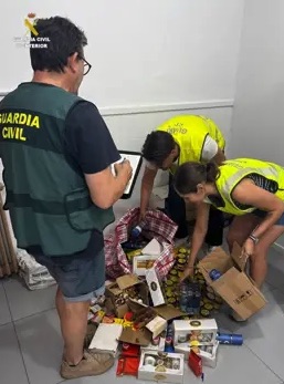 Intervenidos 2.800 productos sin garantías sanitarias en comercios de Salt (Girona)