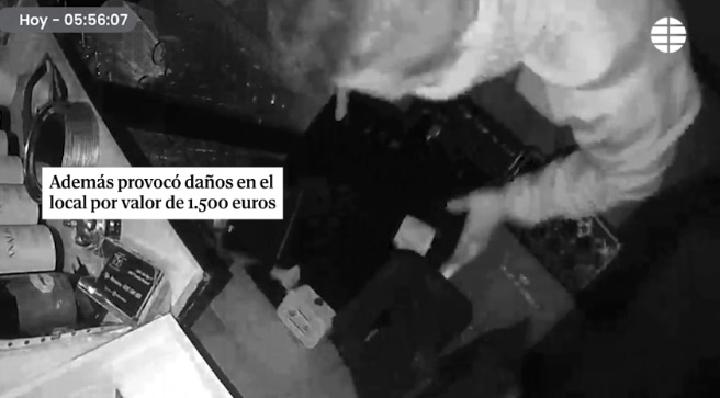 Buscan a un joven por un asalto exprés de 25 segundos en un bar de Coslada con un botín de 1.000 euros