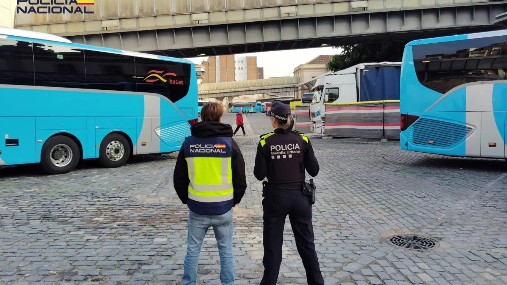 Detenidos dos multirreincidentes por intento de robo violento en la estación Barcelona Nord