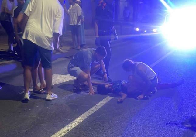 Herido grave tras ser atacado en el cuello con un arma blanca en Mataró; el agresor huye y los Mossos lo buscan