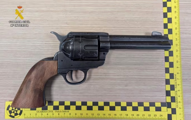 Detenido un hombre en Caudete con un amplio historial violento tras amenazar a su vecina con un arma