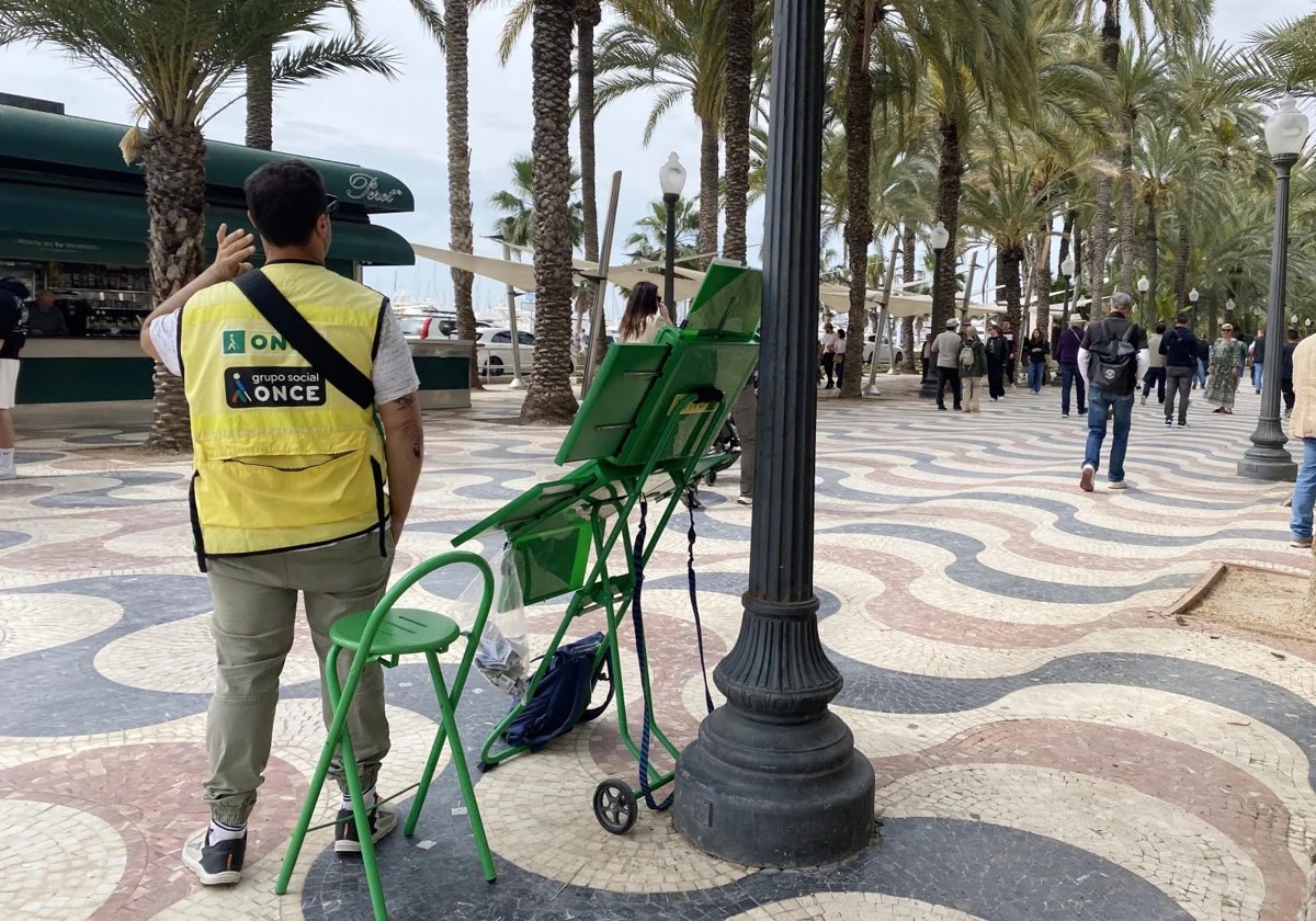 Pillado tras colar billetes falsos de 50 euros a vendedores ciegos de la ONCE en Xàtiva (Valencia)