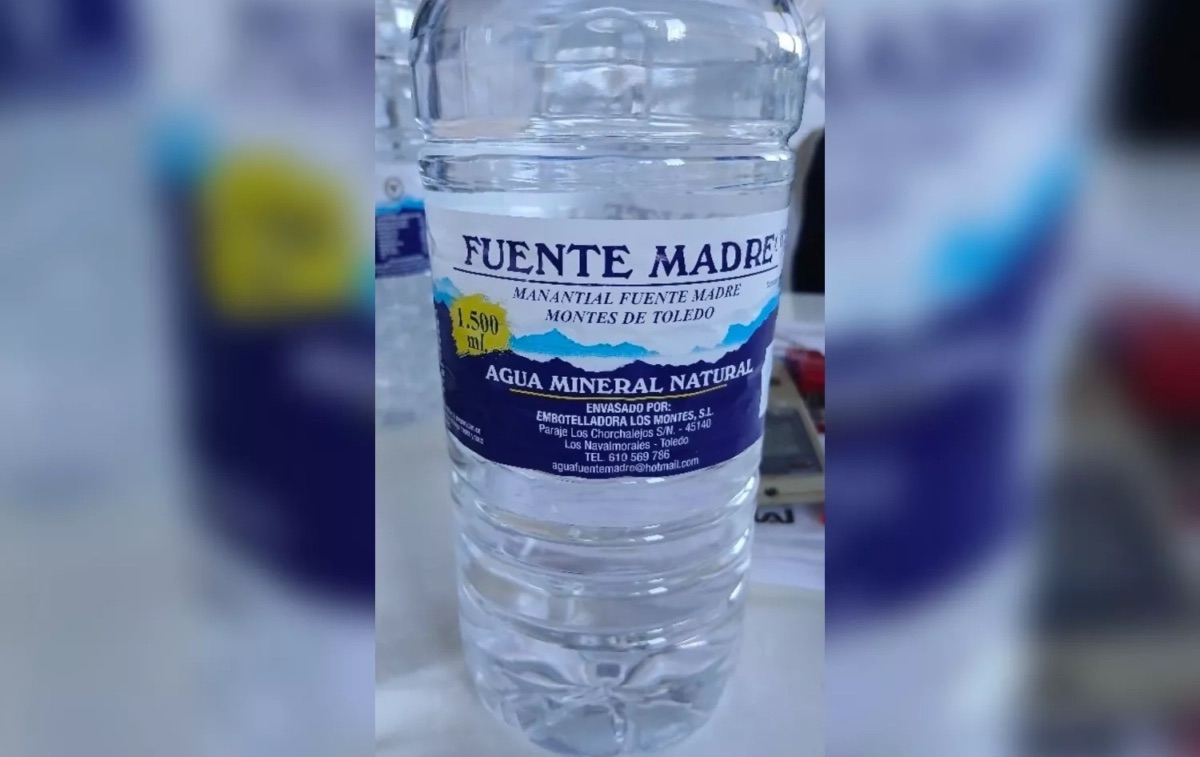 AESAN ordena retirar agua mineral Fuente Madre por contaminación con Pseudomonas aeruginosa