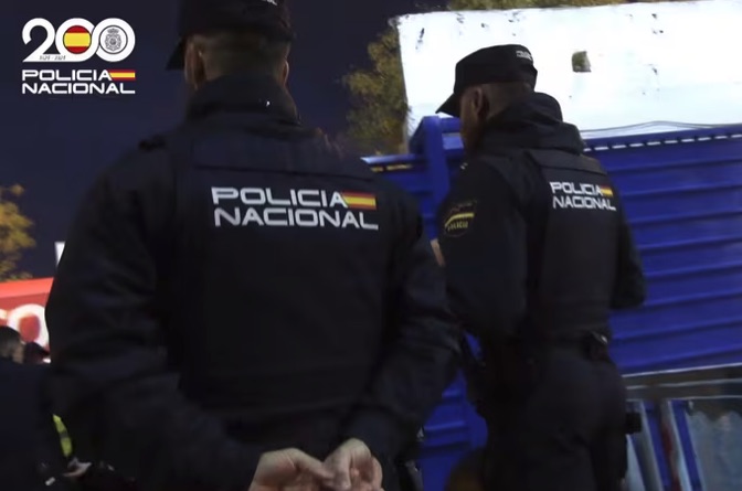 Detenido por agredir sexualmente a su compañera de piso, a quien forzaba a besar para "casarse y obtener la residencia"