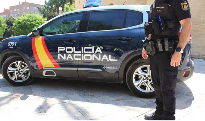 Detenido un hombre en Vallecas por asestar casi 20 puñaladas con unas tijeras a un policía fuera de servicio