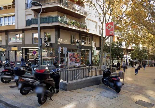 Asaltan a un vigilante del metro en L'Hospitalet y le cortan la mano con un machete para robarle la mochila
