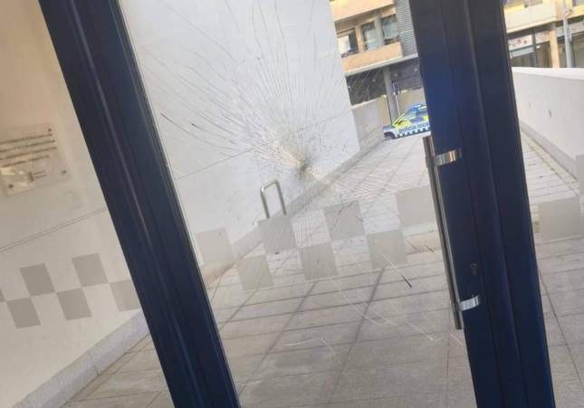 Ataca varias comisarías y agrede a un policía: la ruta criminal de un hombre para intentar entrar en la cárcel