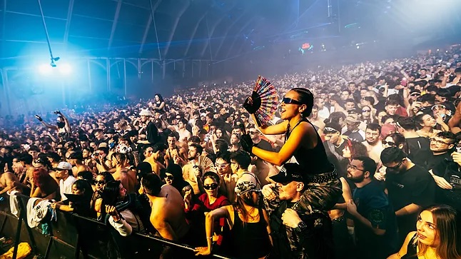 Desmantelada una banda que robaba teléfonos móviles en la discoteca Fabrik infiltrándose en las fiestas