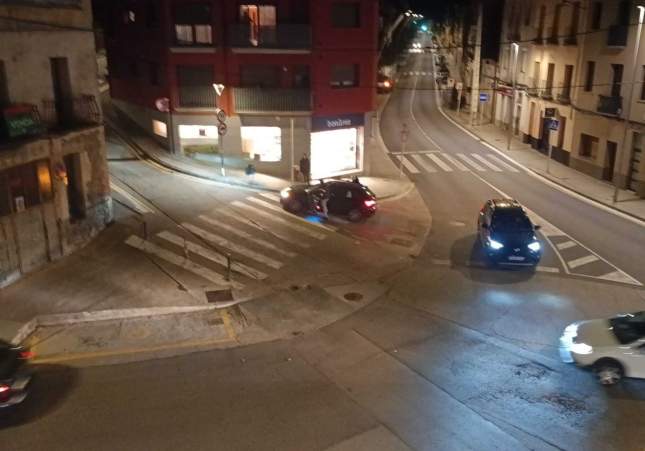 Intentan secuestrar a una niña de 11 años frente a un supermercado en Torelló ofreciéndole dinero para subir a un coche