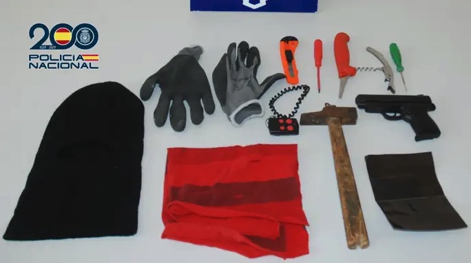 Detenido en Cuenca un ladrón con más de 100 arrestos tras robar un coche y provocar un accidente en su huida