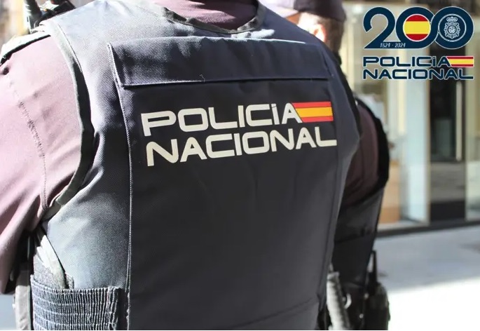 Detenido en Avilés un hombre acusado de 14 robos, incluyendo hurtos en 12 coches y sustracción de obras de arte