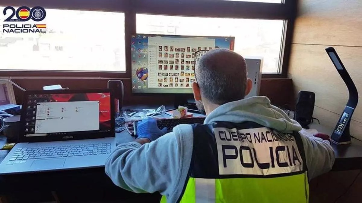 Detenido un profesor de Primaria en Santa Coloma de Gramenet con más de 100.000 archivos de pornografía infantil