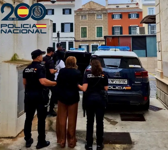 Detenidas dos mujeres por el robo de perfumes y ropa en una tienda del Aeropuerto de Menorca