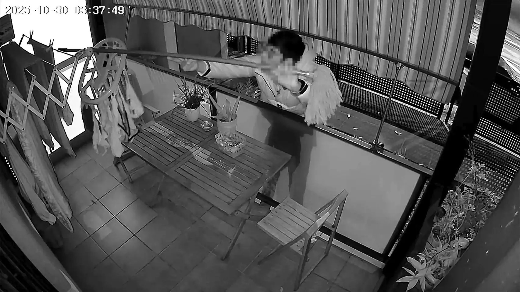 El calvario de dos vecinas de Barcelona por un acosador que roba su ropa interior: sigue libre por no ser allanamiento