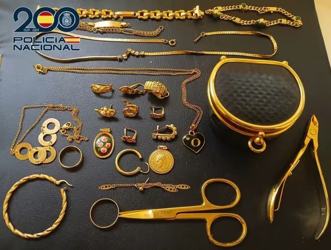 Detenida una cuidadora de personas con alto grado de dependencia por robar joyas valoradas en más de 10.000 euros