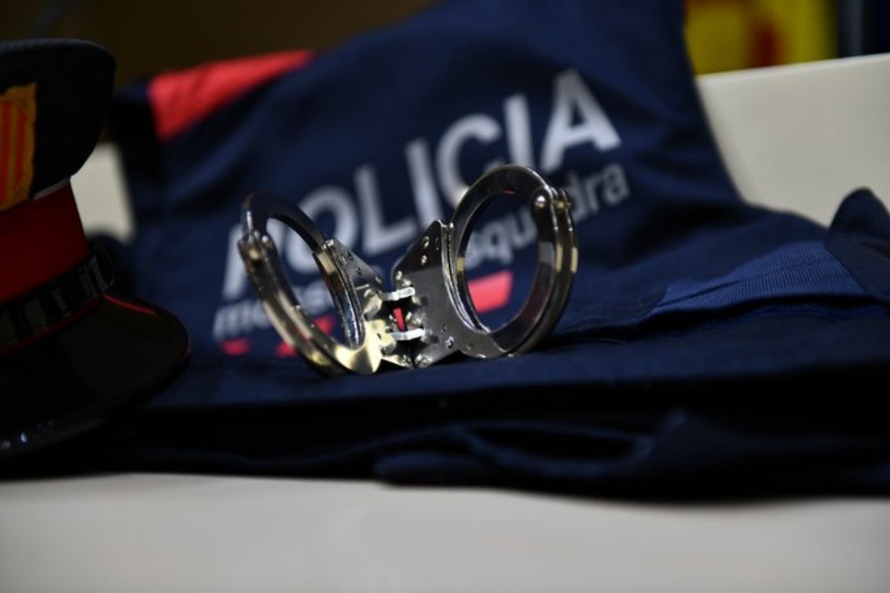 Tres detenidos por dos robos violentos en supermercado de Matadepera y gasolinera de Terrassa