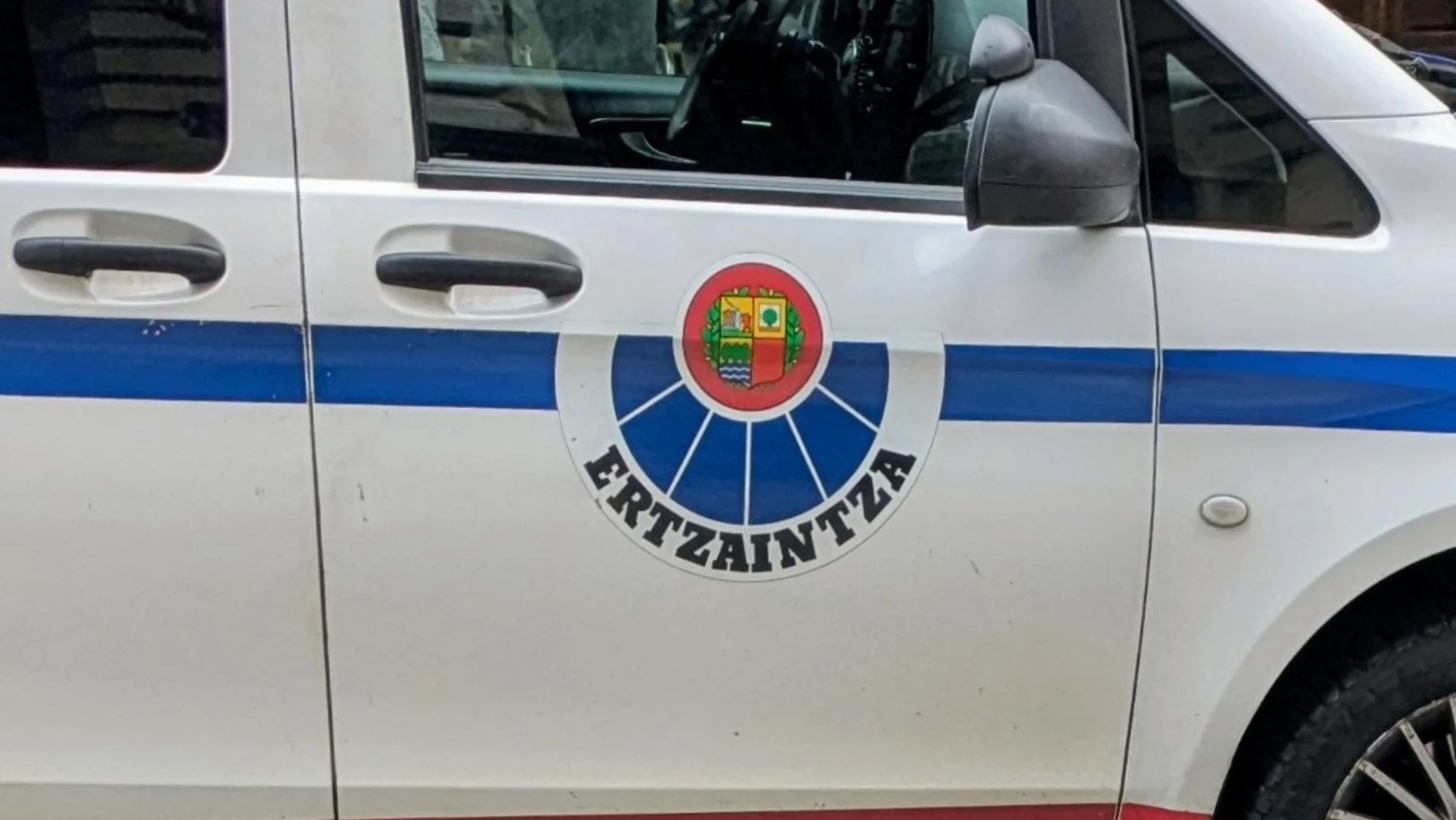 Detenido en Bilbao un hombre de 40 años acusado de agredir sexualmente a su expareja tras esperarla en el portal