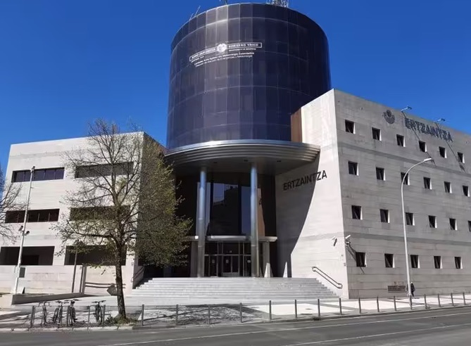 Detenido en Vitoria-Gasteiz por intento de homicidio tras asestar seis puñaladas con un punzón en una pelea callejera