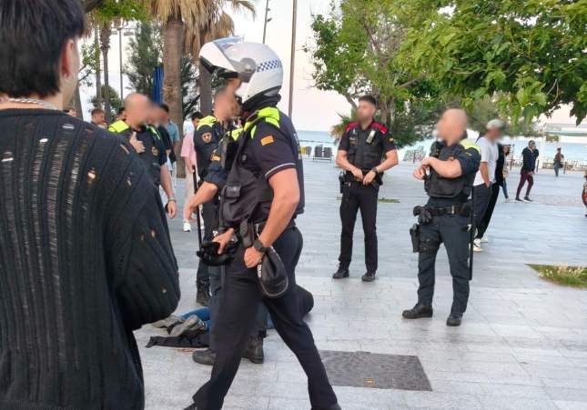 Un robo frustrado en la Barceloneta desemboca en una pelea y deja dos heridos por arma blanca