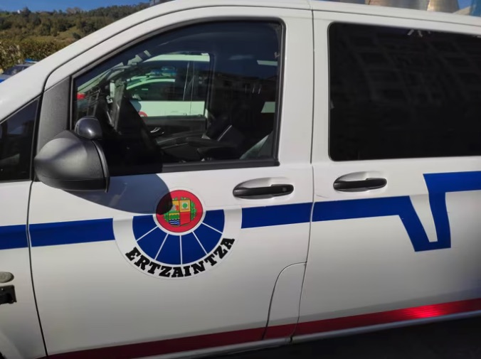 Detenidos dos jóvenes tras robar un bolso y agredir violentamente a los camareros que intentaron impedirlo