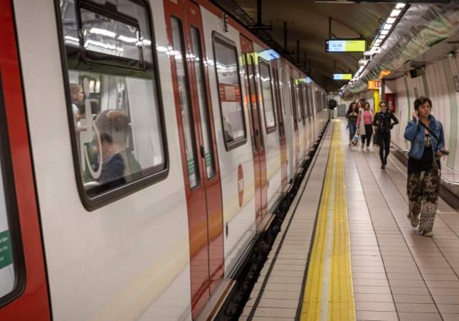 Un grafitero resulta herido grave tras ser atropellado por un convoy automático en el metro de L'Hospitalet
